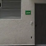 Casa a una calle del Kiosko Morisco.